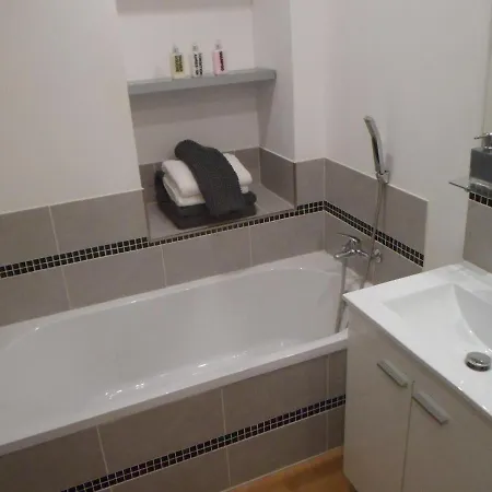La Maison Au Coin Nocleg ze śniadaniem *